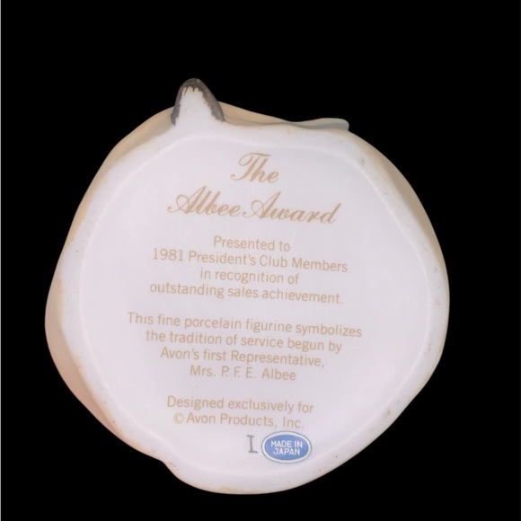 1981 Avon President’s Club Mrs. Albee Award porcelain figurine - Picture 5 of 5